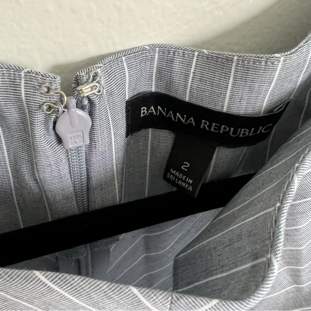 Banana Republic Sleeveless Blouse Top. NEW! - Picture 3 of 4